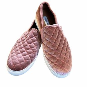 Steve Madden Ennore Blush Velvet Quilted Sneaker